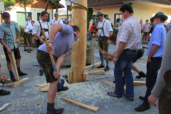 01.05.2014 Maibaumaufstellen Bad Vigaun