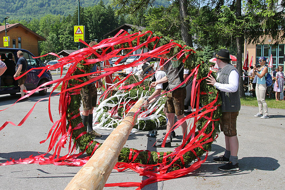 Maibaumaufstellen