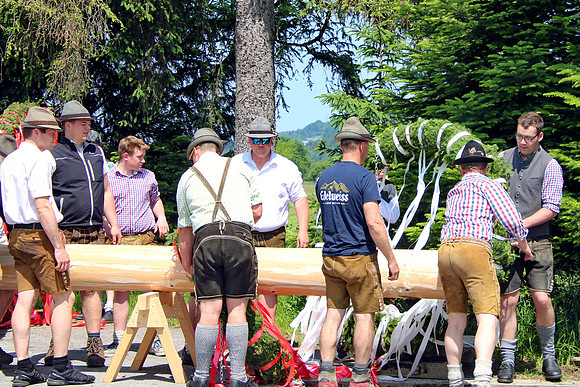 Maibaumaufstellen