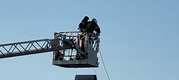 Flammen griffen auf Haus über