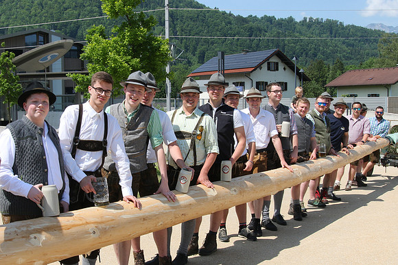 Maibaumaufstellen