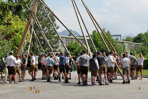 Maibaumaufstellen