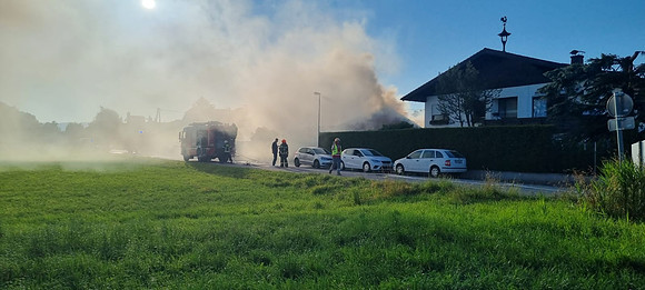 Flammen griffen auf Haus über