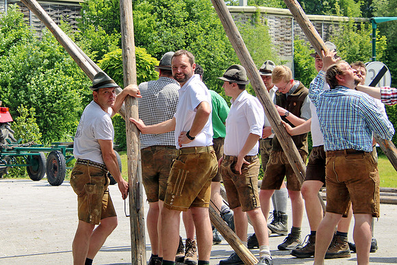 Maibaumaufstellen