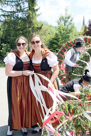 Maibaumaufstellen