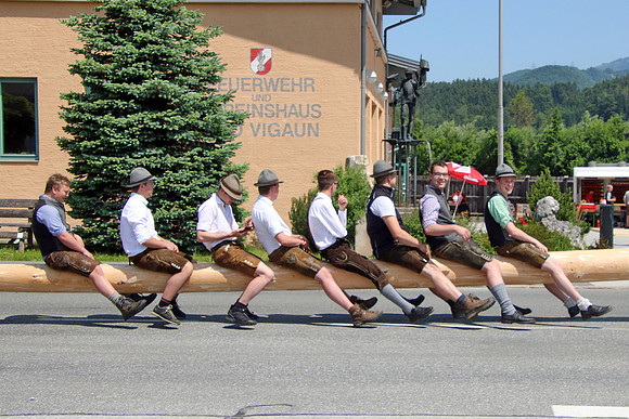 Maibaumaufstellen