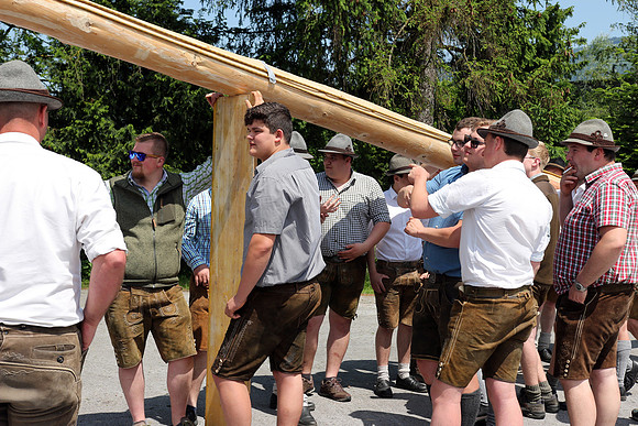 Maibaumaufstellen