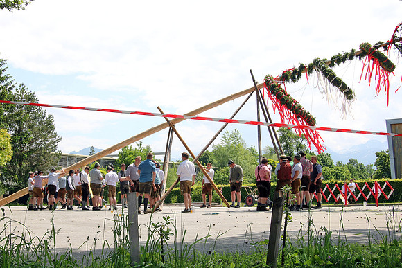Maibaumaufstellen