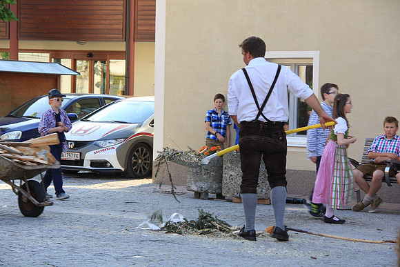 01.05.2014 Maibaumaufstellen Bad Vigaun