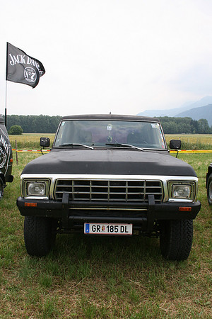 Detroit Muscle V8 Party