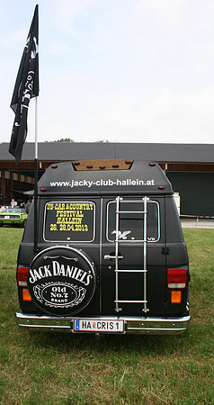 Detroit Muscle V8 Party