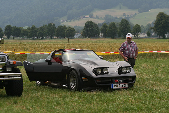 Detroit Muscle V8 Party