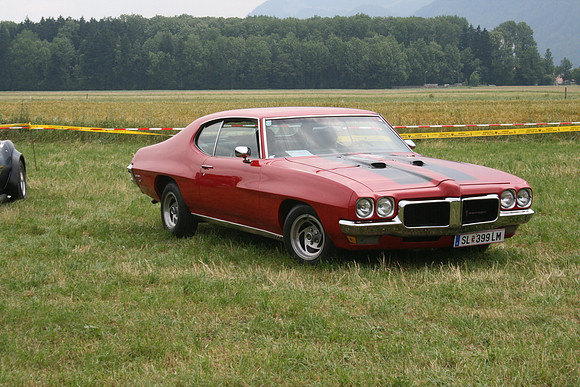 Detroit Muscle V8 Party