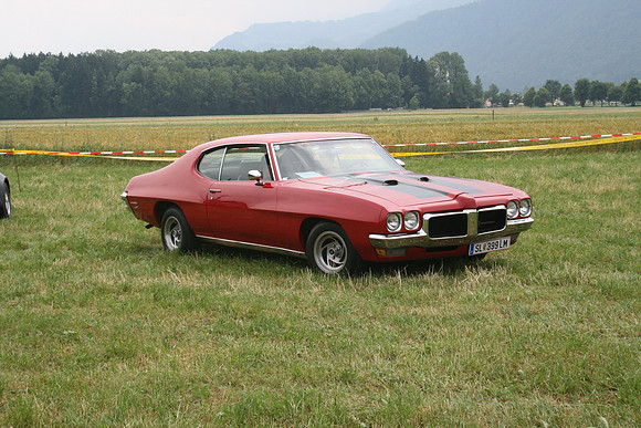 Detroit Muscle V8 Party