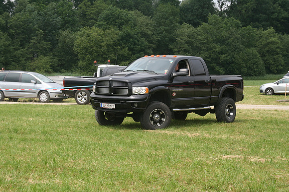 Detroit Muscle V8 Party