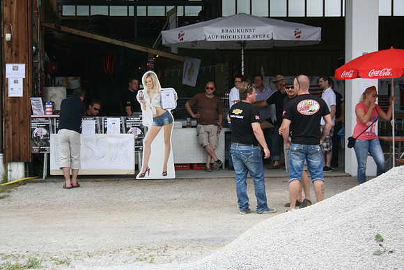 Detroit Muscle V8 Party