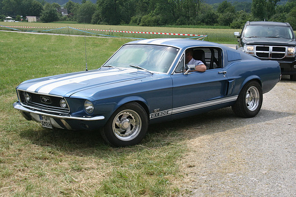 Detroit Muscle V8 Party