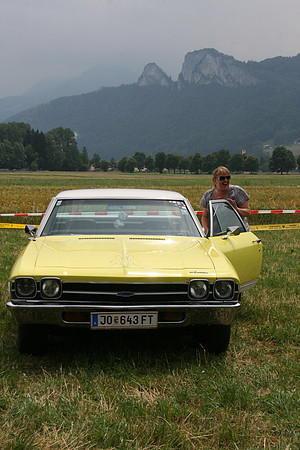 Detroit Muscle V8 Party