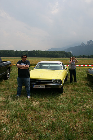 Detroit Muscle V8 Party