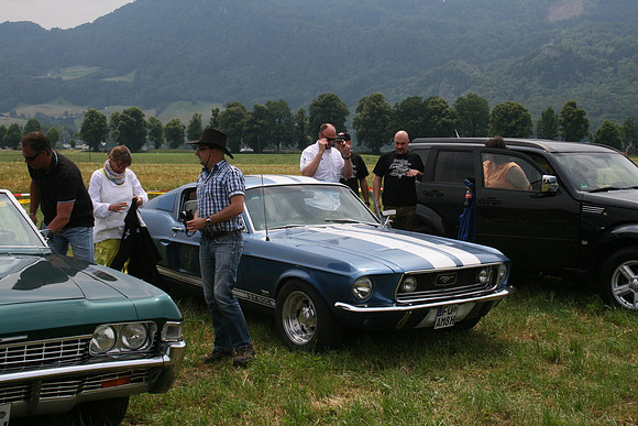 Detroit Muscle V8 Party