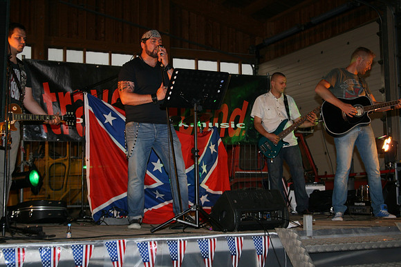 Detroit Muscle V8 Party