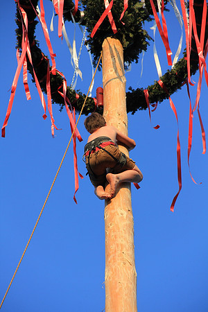 01.05.2014 Maibaumaufstellen Bad Vigaun