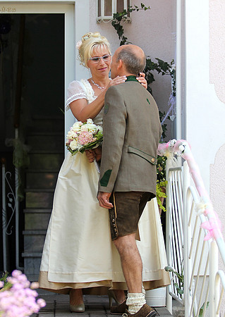 Bernhard holt Wendy ab