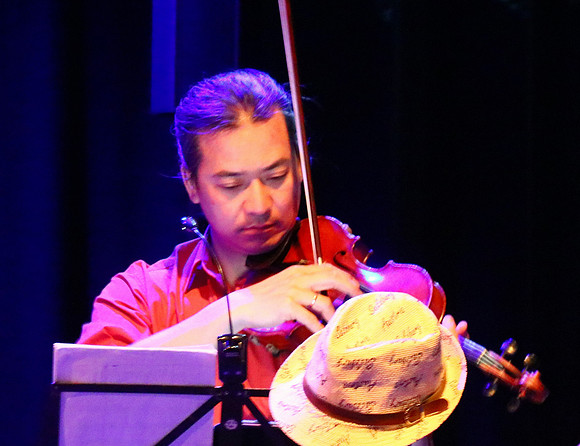 "Khac-Uyen, Violine"
