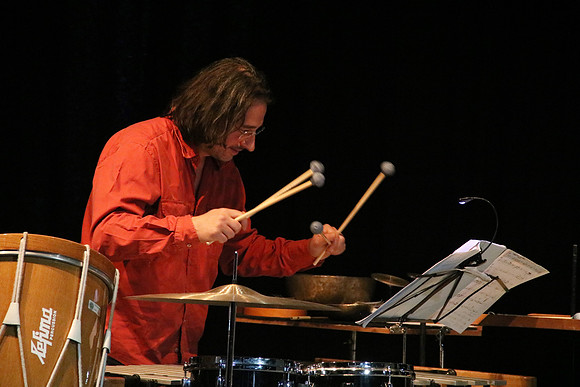 "Ivan Mancinelli, Perkussion"