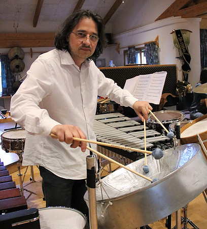 "Ivan Mancinelli, Perkussion"