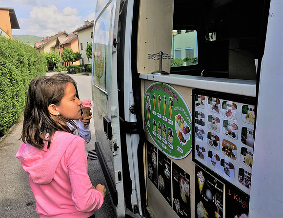 Eiswagen unterwegs in Taxach-Rif