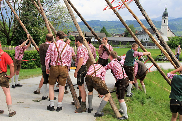 Maibaum am Kuchler Bürgerausee