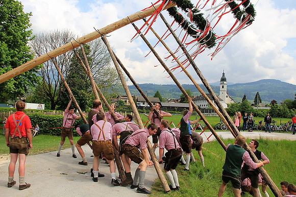 Maibaum am Kuchler Bürgerausee
