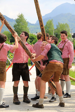 Maibaum am Kuchler Bürgerausee