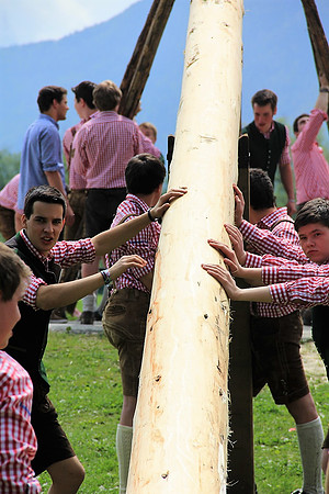 Maibaum am Kuchler Bürgerausee