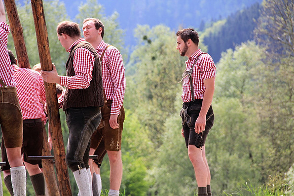 Maibaum am Kuchler Bürgerausee