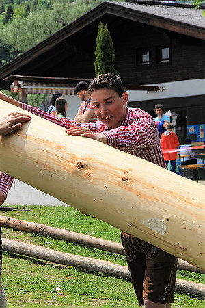 Maibaum am Kuchler Bürgerausee
