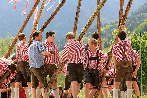 Maibaum am Kuchler Bürgerausee