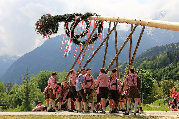 Maibaum am Kuchler Bürgerausee