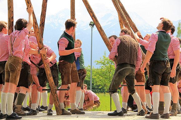 Maibaum am Kuchler Bürgerausee