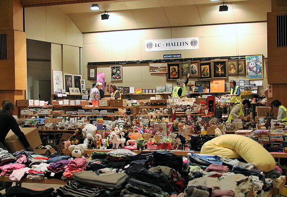 Vorbereitung Lions Club Flohmarkt - Hallein