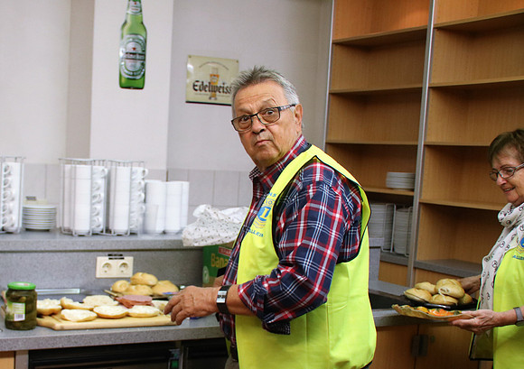 Vorbereitung Lions Club Flohmarkt - Hallein