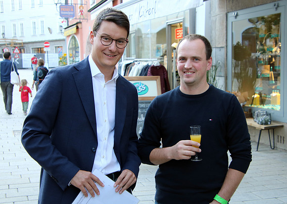 Flutopfer und Buchpremiere