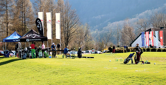 Schlägertests und Unterhaltung am Golfclub Rif