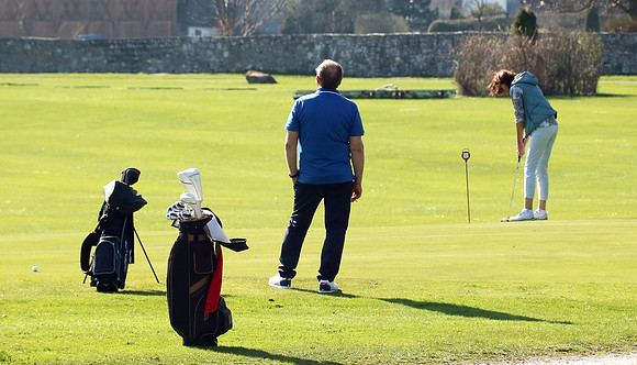 Schlägertests und Unterhaltung am Golfclub Rif