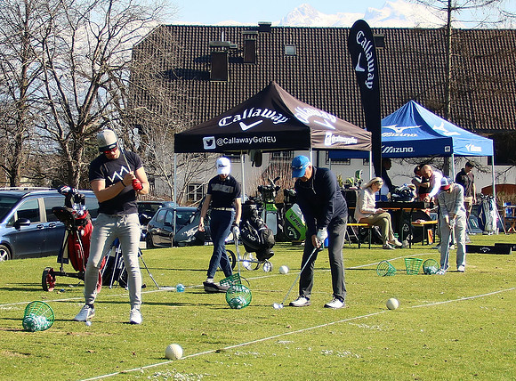 Schlägertests und Unterhaltung am Golfclub Rif
