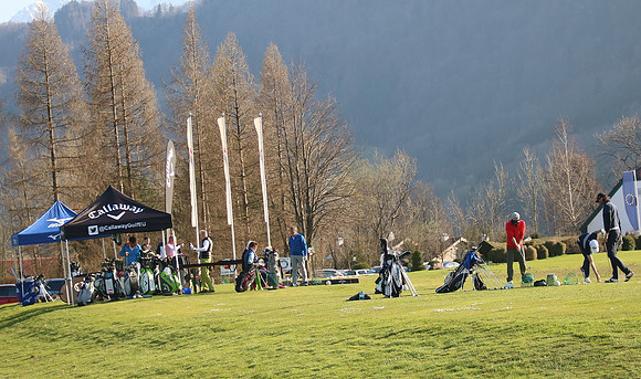 Schlägertests und Unterhaltung am Golfclub Rif