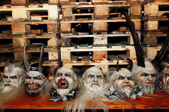 Maxglaner Krampus und Perchtenlauf