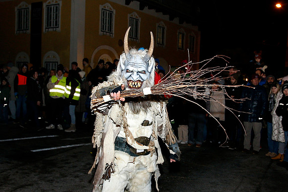 Maxglaner Krampus und Perchtenlauf