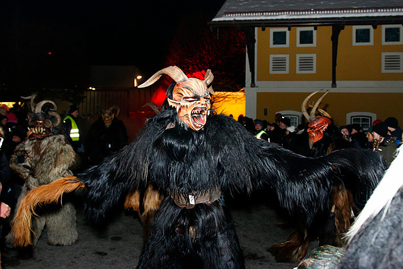 Maxglaner Krampus und Perchtenlauf
